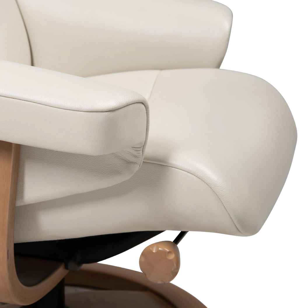 Fauteuil pivotant et inclinable en cuir ivoire avec repose-pieds - Otra Nordic