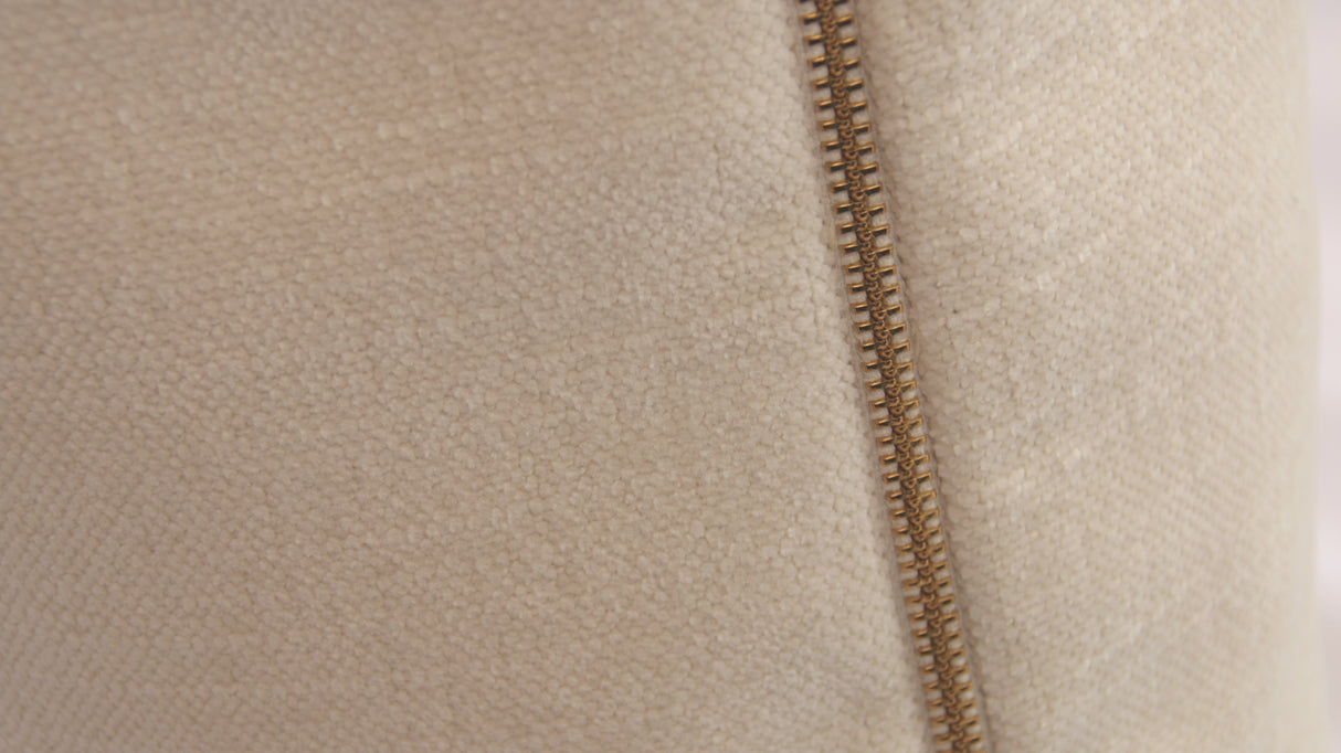 Coussin 22 x 22 po velours crème - Paola