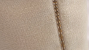 Coussin 22 x 22 po velours crème - Paola