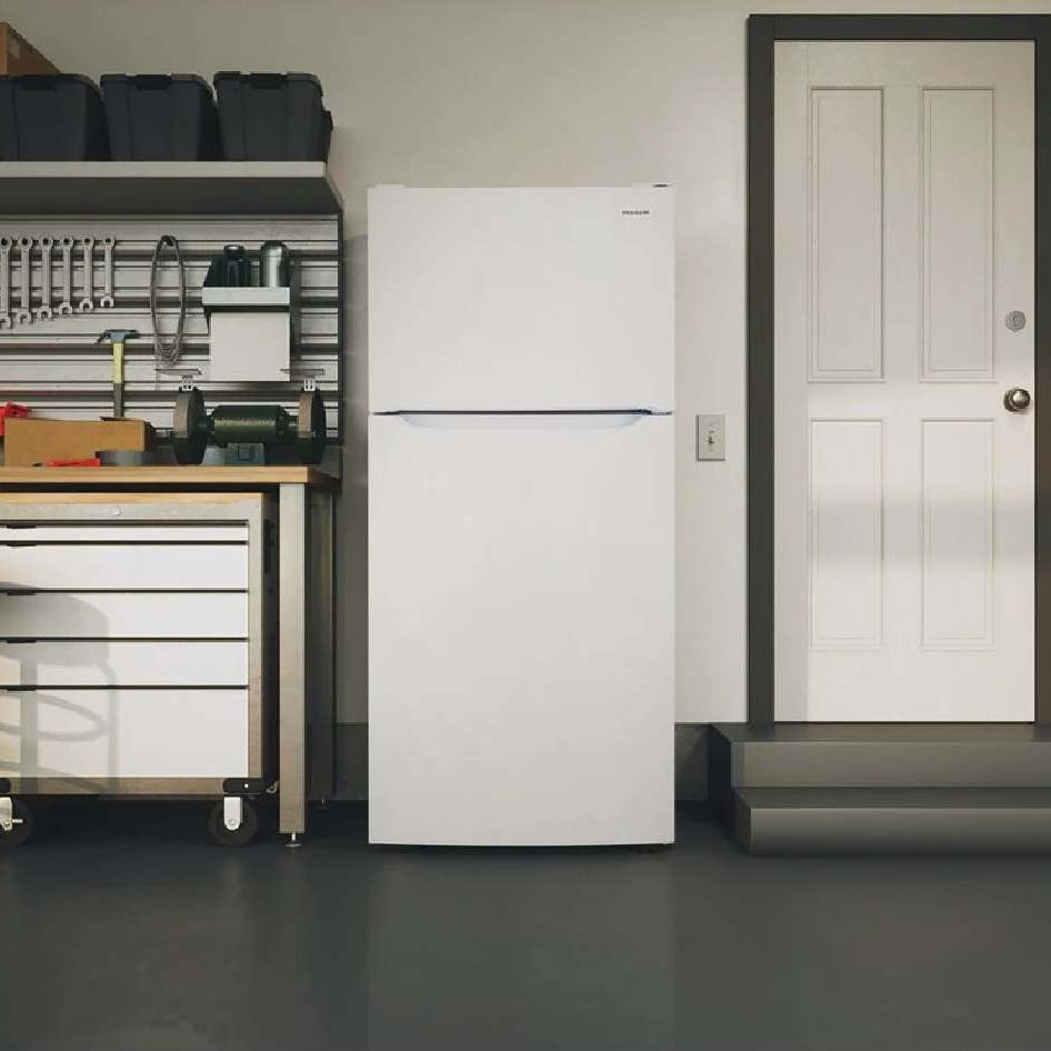 Réfrigérateur à congélateur supérieur 30 po, 18,2 pi³ Blanc avec Système EvenTemp™ - Prêt pour le garage