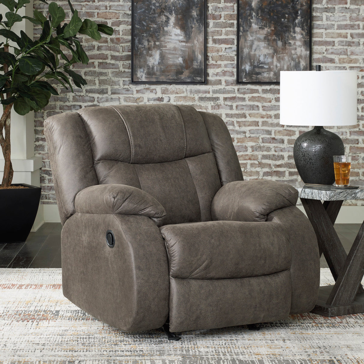 Fauteuil berçant et inclinable aspect cuir brun - First Base