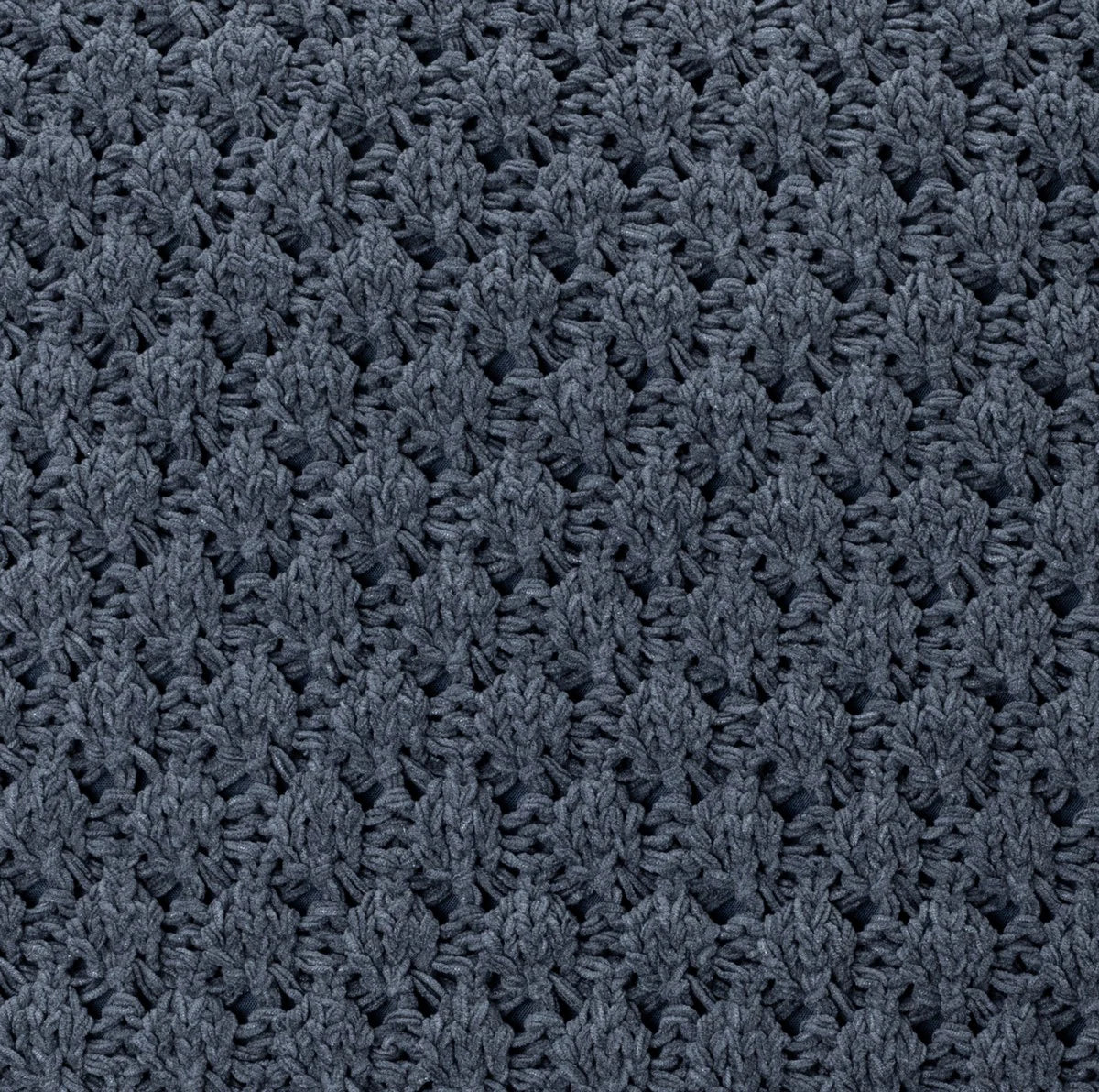 Coussin 18 x 18 po en chenille tressée bleu - Basket