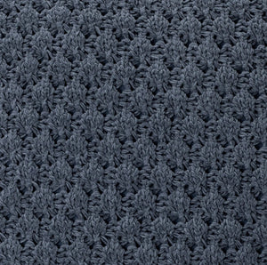 Coussin 18 x 18 po en chenille tressée bleu - Basket
