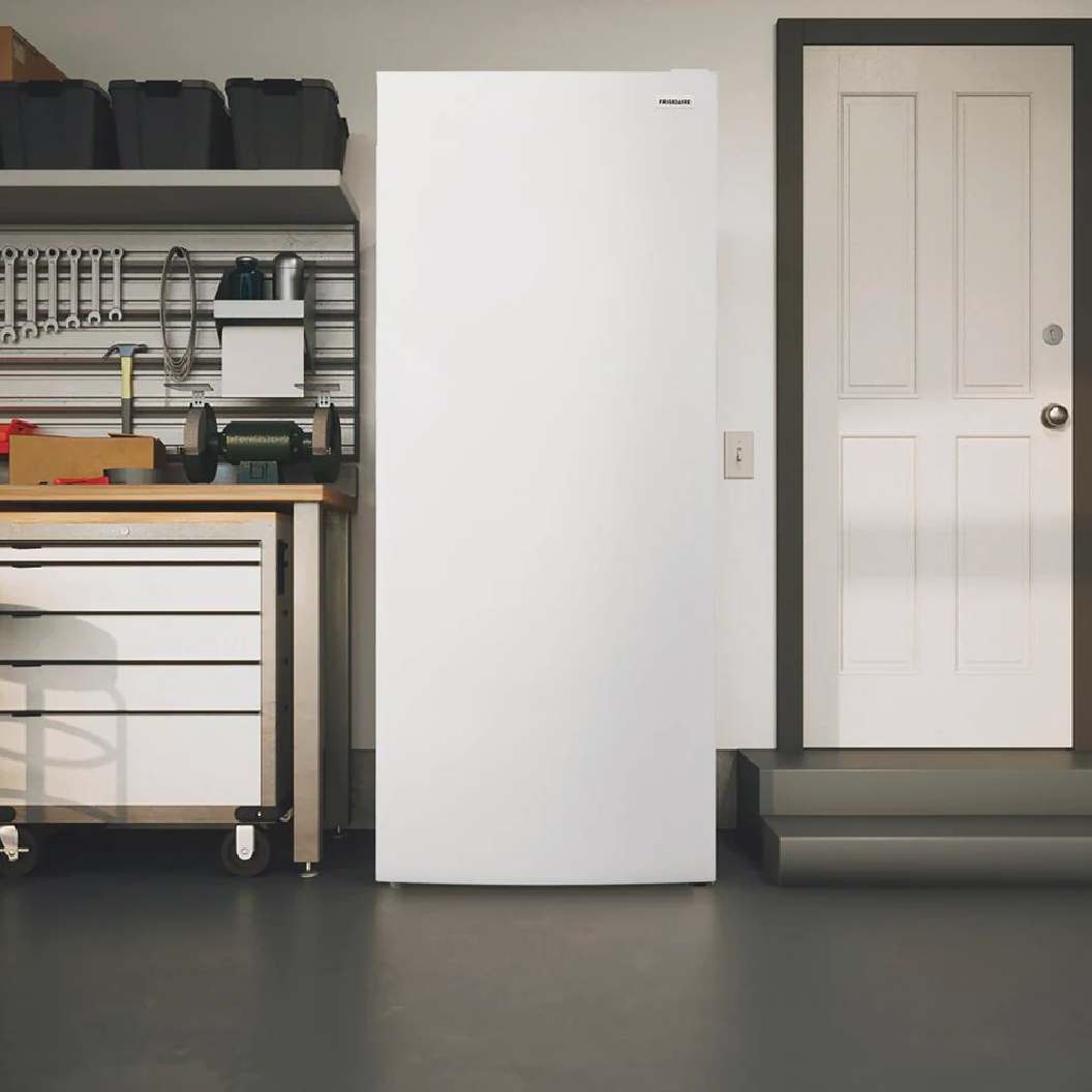 Congélateur vertical convertible 28 po, 16 pi³ Blanc - Prêt pour le garage
