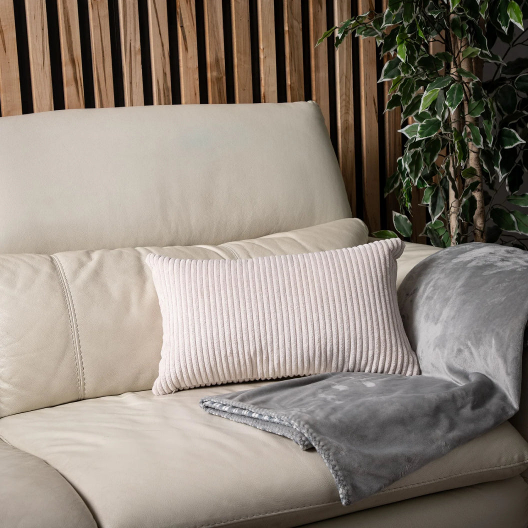 Coussin 12 x 20 po en velours côtelé - Shara