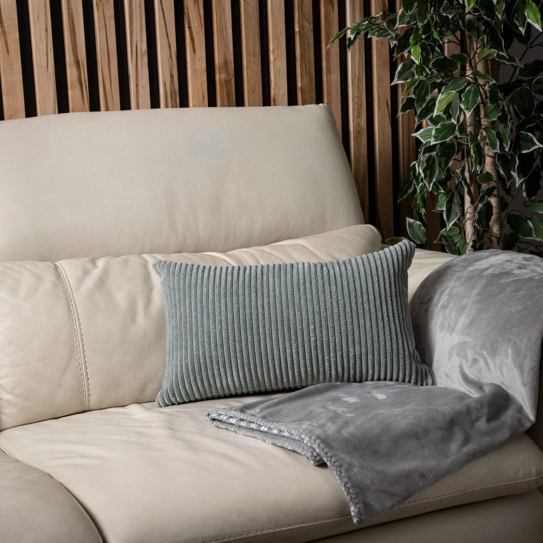 Coussin 12 x 20 po en velours côtelé - Shara