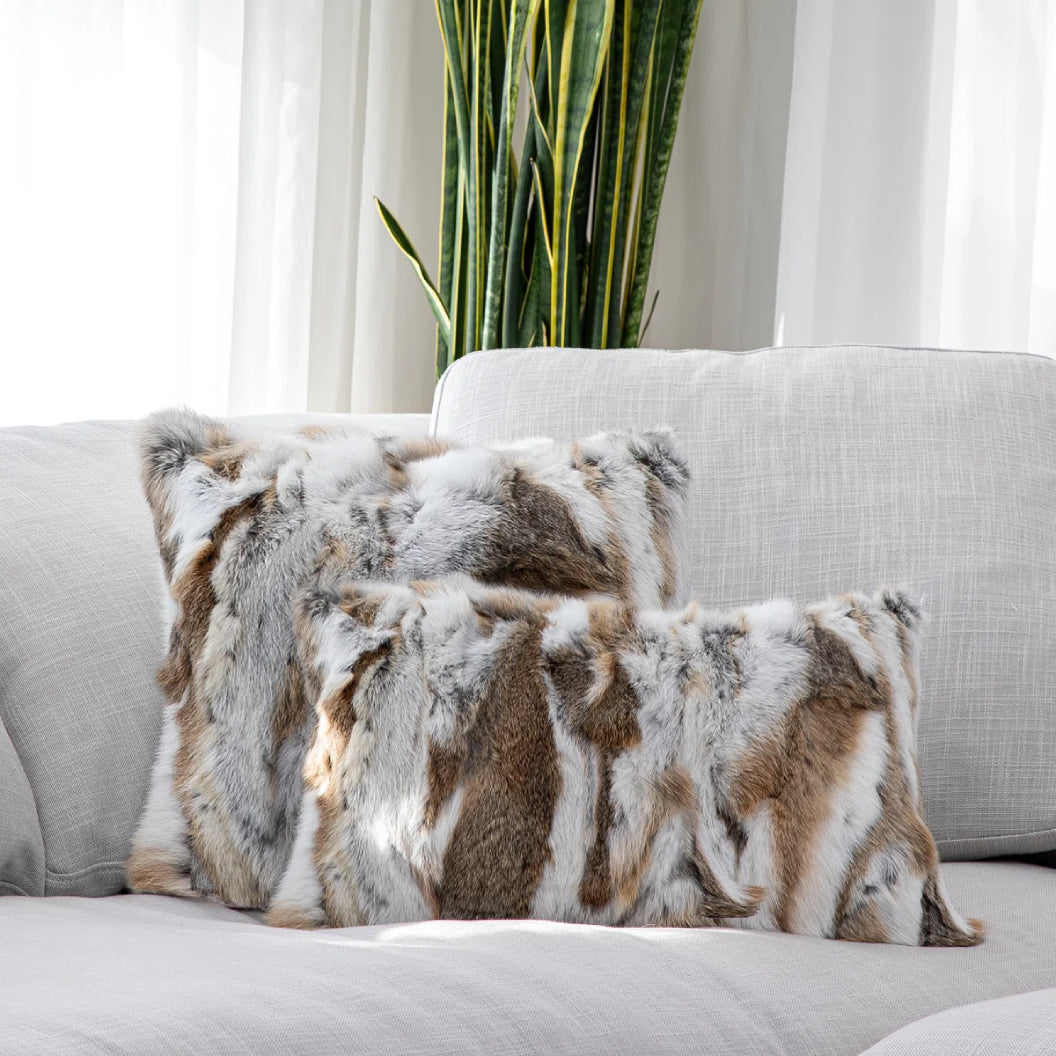 Coussin 18 x 18 po en véritable fourrure de lapin - Mira