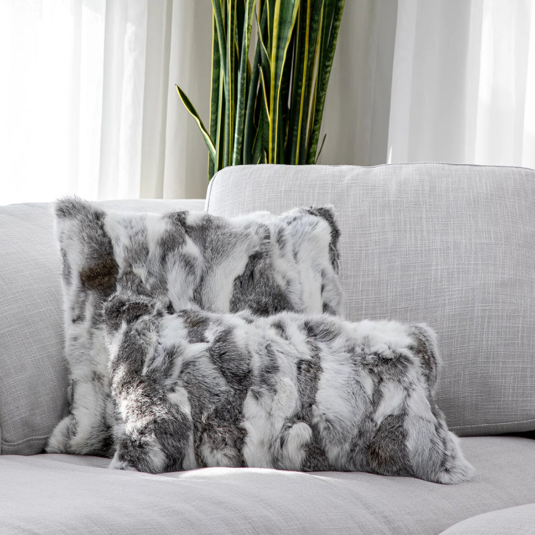 Coussin 12 x 20 po en véritable fourrure de lapin - Mira