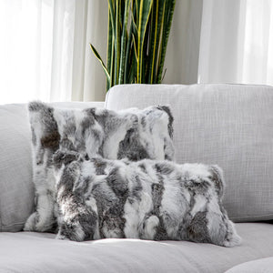 Coussin 18 x 18 po en véritable fourrure de lapin - Mira