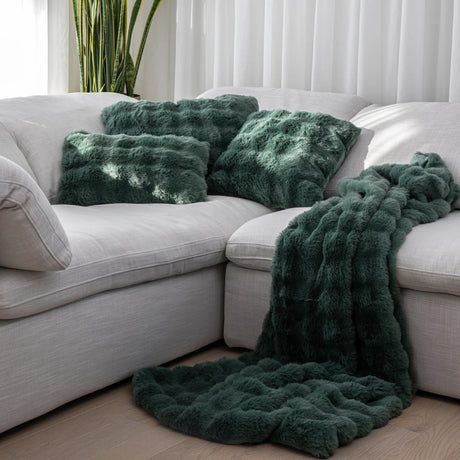 Coussin 18 x 18 po en fausse fourrure - Nuage