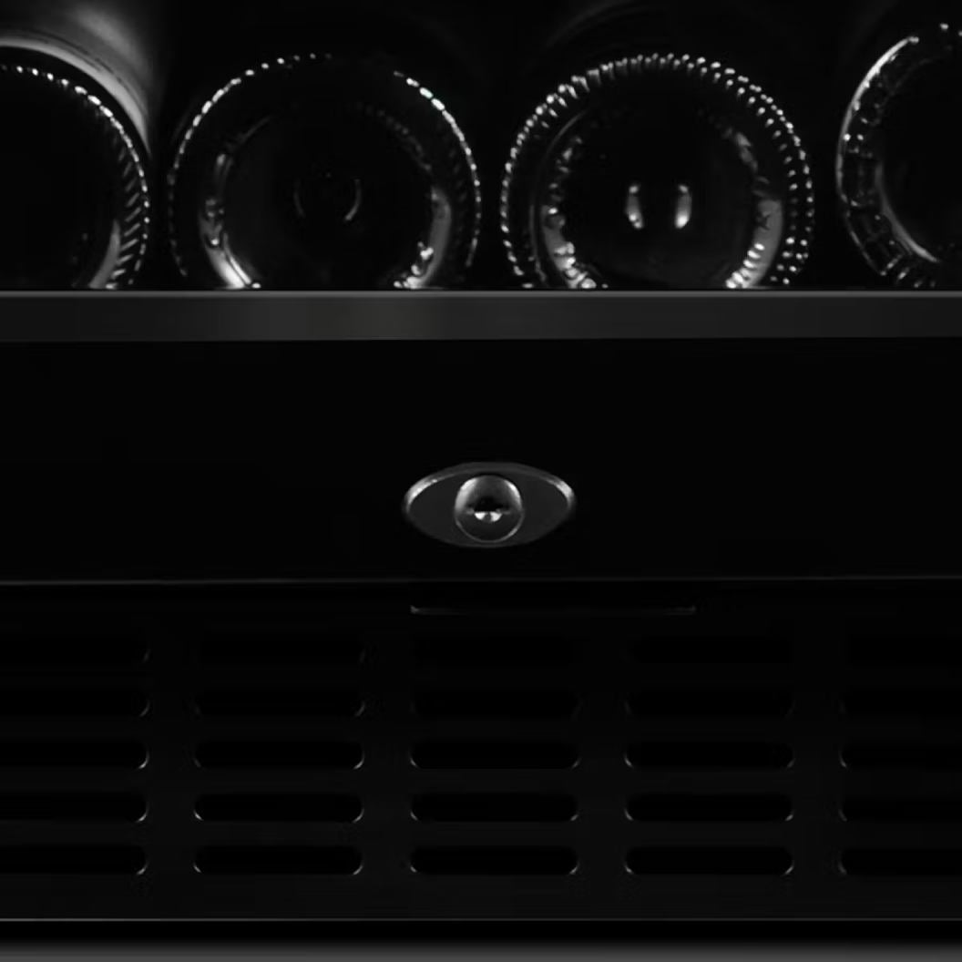Cellier encastrable 15 po, 26 bouteilles Noir- Gamme Black Pearl
