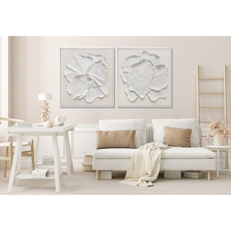 Toile 32 x 32 po avec un cadre blanc - Delicate Petal II