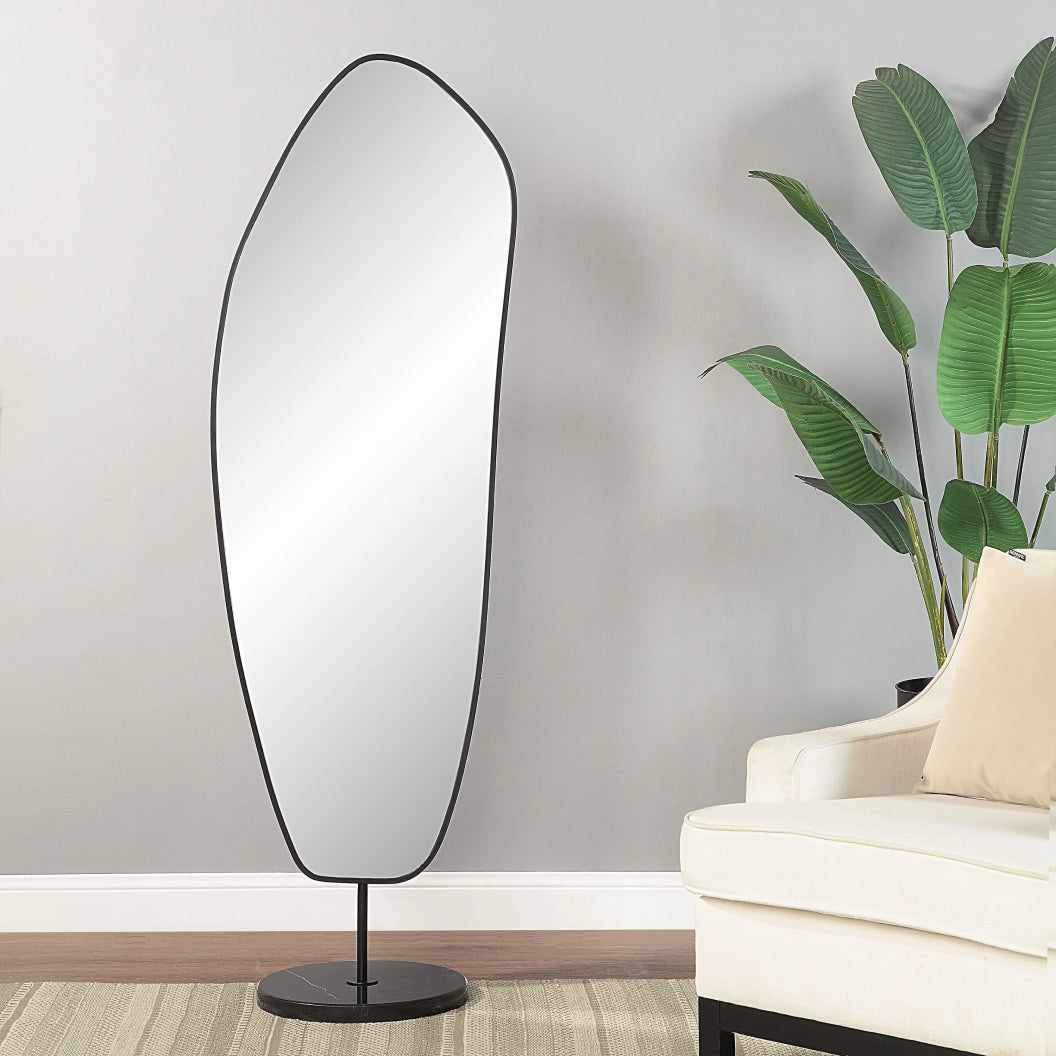 Miroir sur pied avec un cadre en fer et en marbre noir 71,5 po - Arlon