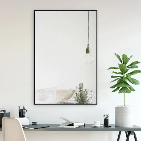 Miroir avec un cadre en fer noir 24 x 36 po - Reynolds