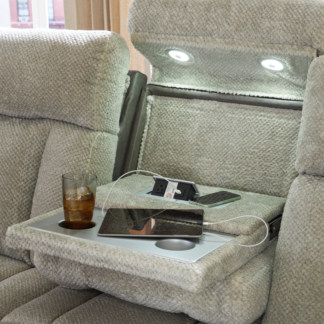 Sofa inclinable motorisé en tissu/aspect cuir gris avec lombaire chauffant, massant et table centrale rabattable - Branthorpe