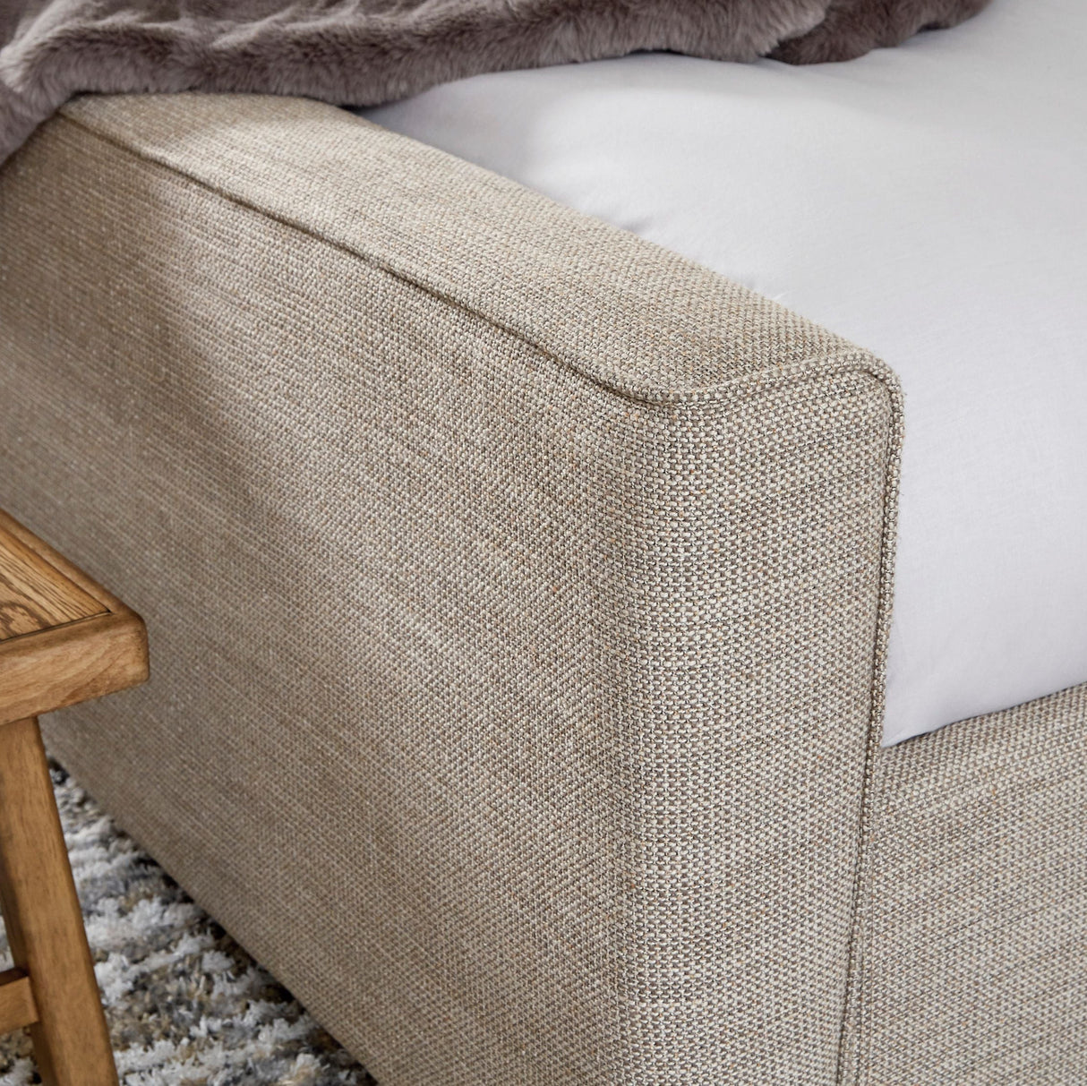 Lit  complet très grand rembourrés en tissu beige - Dakmore
