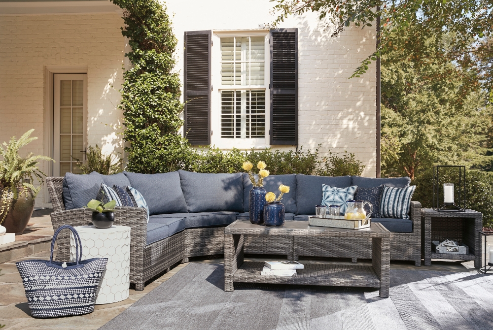 Picture of Outdoor Stationary Sectional - 4 piece