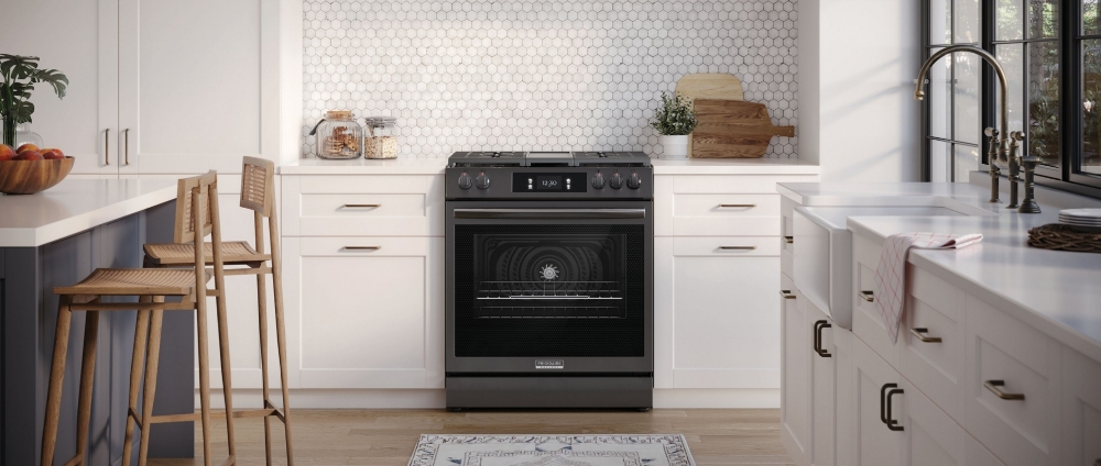 Cuisinière au gaz autoportante 30 po. 6 pi³ avec convection totale Frigidaire Gallery GCFG3060BD