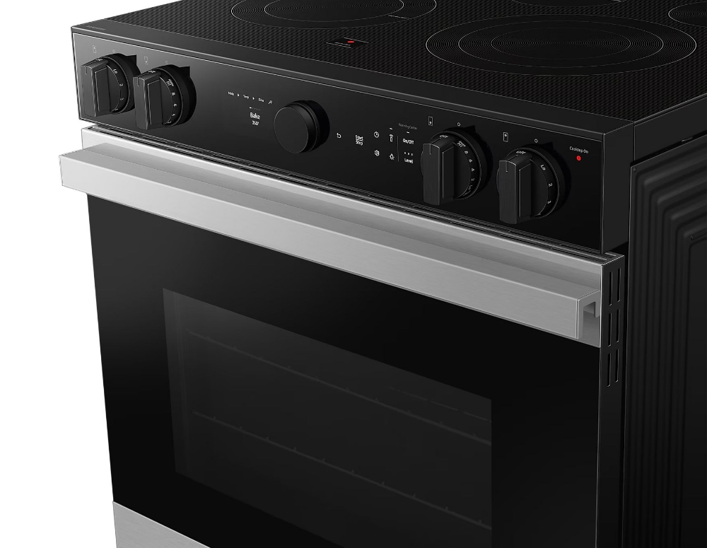 Cuisinière électrique encastrable 30 po. 6,3 pi³ avec convection Samsung BESPOKE NSE6DG8500SRAC