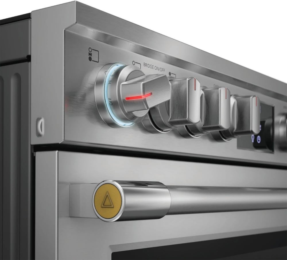 Cuisinière électrique 30 po. 6,2 pi³ avec convection totale Frigidaire Professional PCFE308CAF