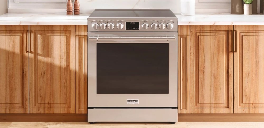 Cuisinière électrique 30 po. 6,2 pi³ avec convection totale Frigidaire Professional PCFE308CAF