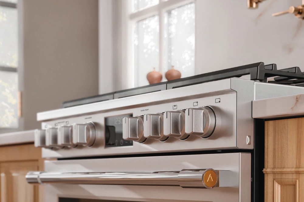 Cuisinière au gaz autoportante 30 po. 6 pi³ avec convection Frigidaire Professional PCFG3080AF