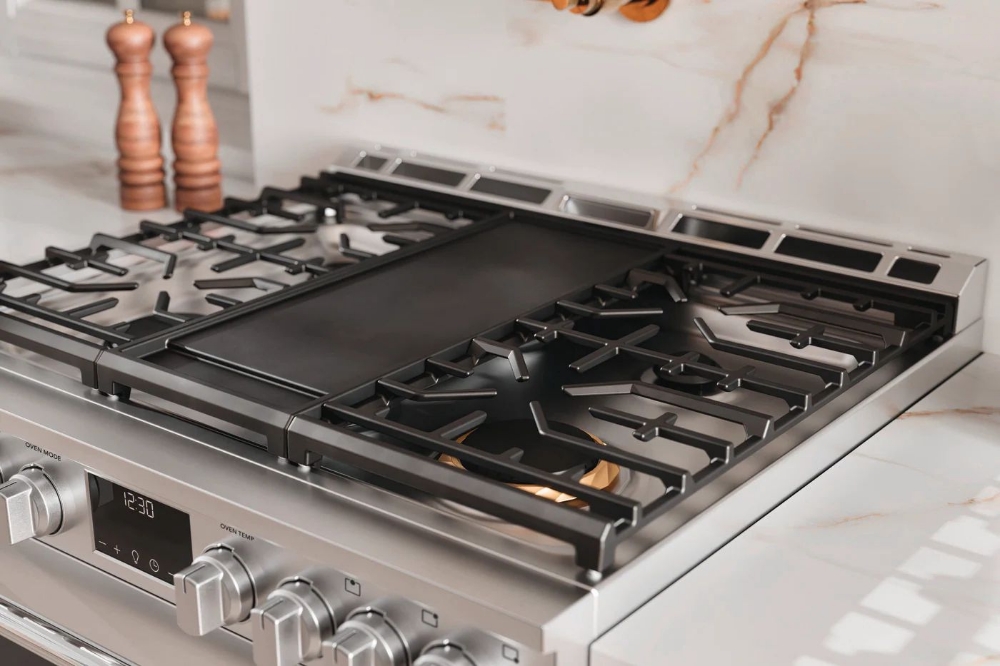 Cuisinière à gaz 30 po. 6 pi³ avec convection totale Frigidaire Professional PCFG3080AF