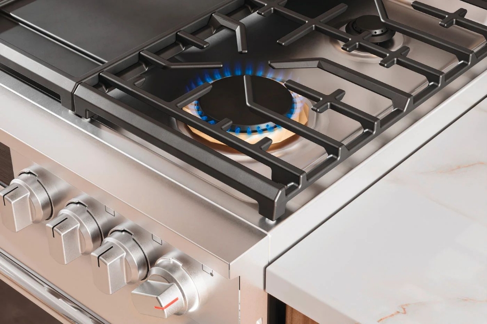 Cuisinière au gaz autoportante 30 po. 6 pi³ avec convection Frigidaire Professional PCFG3080AF