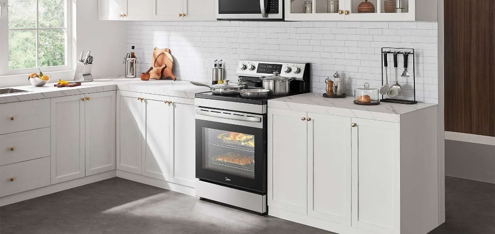 Cuisinière électrique autoportante 30 po. 6,3 pi³ Midea MER30B14ASTC