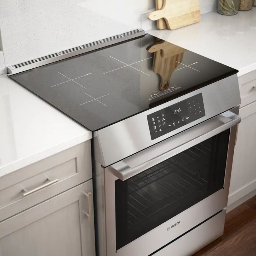 Cuisinière à induction 32 po. 4,6 pi³ avec convection Bosch HII8057C