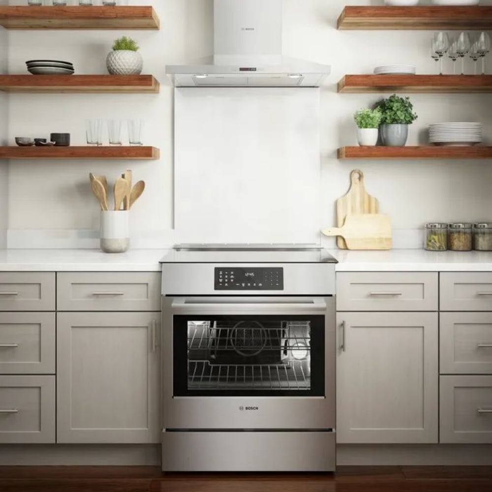 Cuisinière à induction 32 po. 4,6 pi³ avec convection Bosch HII8057C