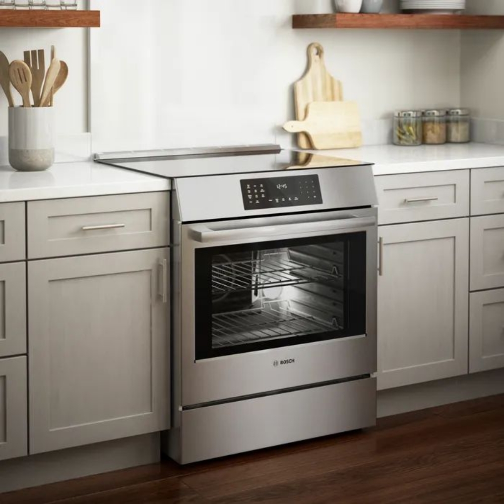 Cuisinière à induction 32 po. 4,6 pi³ avec convection Bosch HII8057C